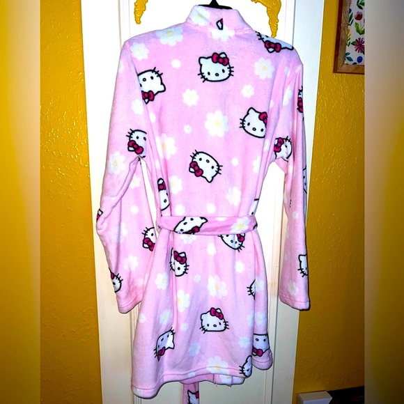 Hello Kitty Robe - Picture 3 of 4